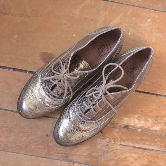 Lucky Brand Gold Brogue style shoes - size 8.5 - Picture 4 of 5